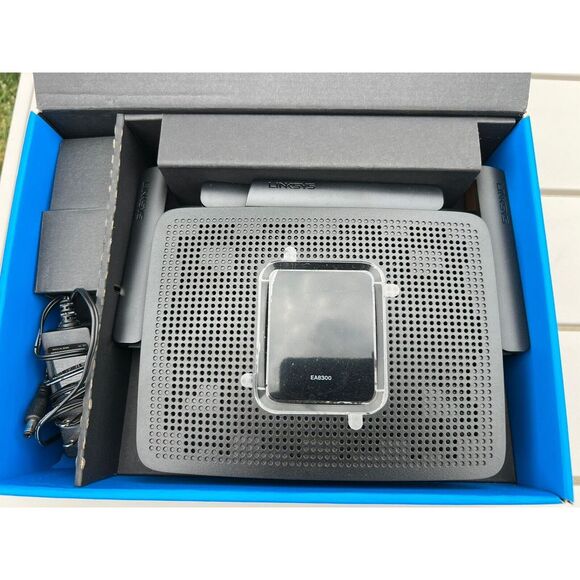 Linksys EA8300 Max Stream Dual Band Wireless Router - Black - Picture 6 of 7